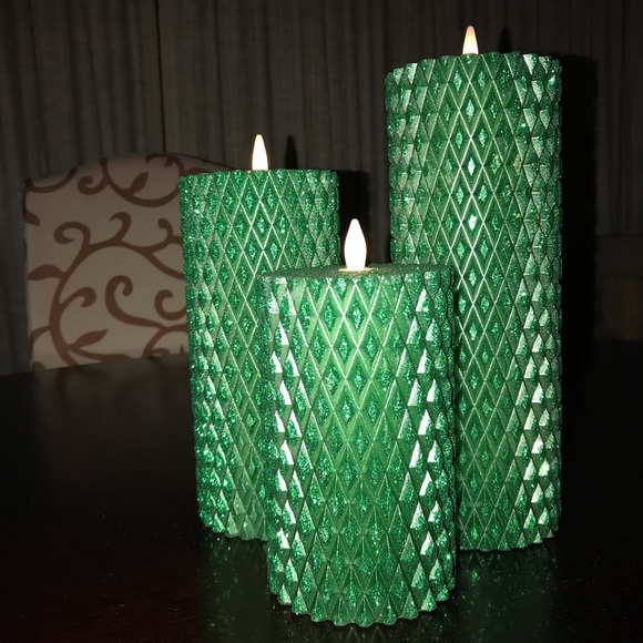 Three green flameless candles with remote control timer - Picture 1 of 9
